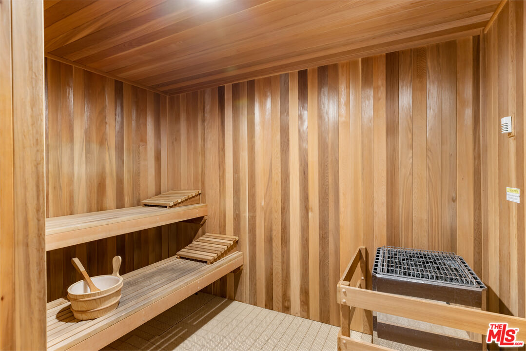 9255 Doheny Rd Unit: 1006