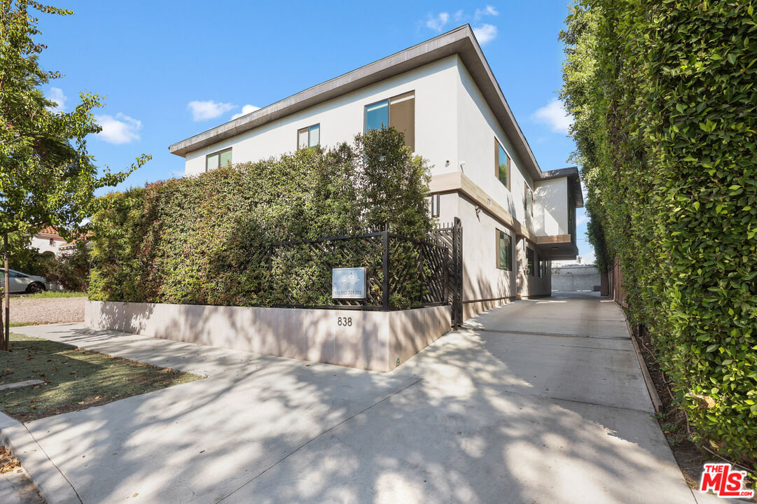 838 N Mansfield Ave Unit: 102