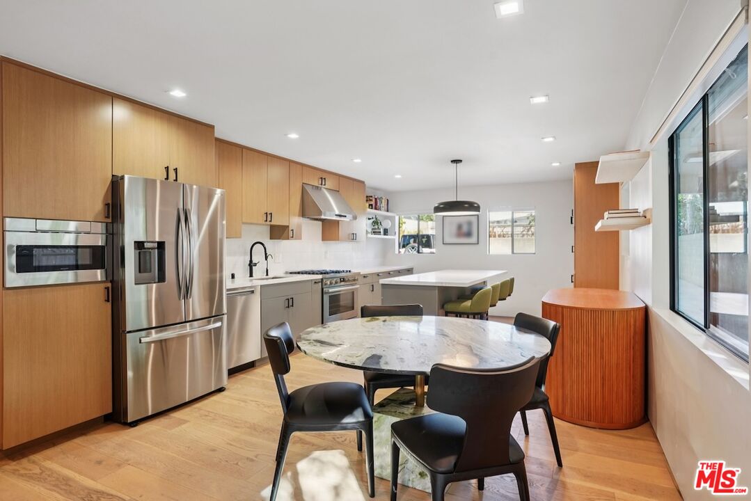 838 N Mansfield Ave Unit: 102