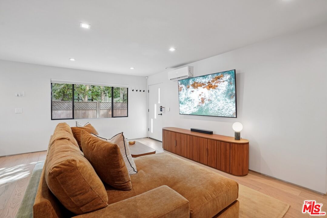 838 N Mansfield Ave Unit: 102