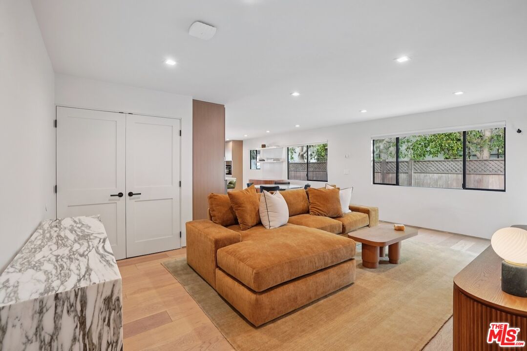 838 N Mansfield Ave Unit: 102