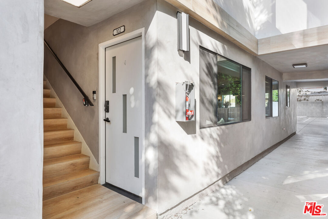 838 N Mansfield Ave Unit: 102