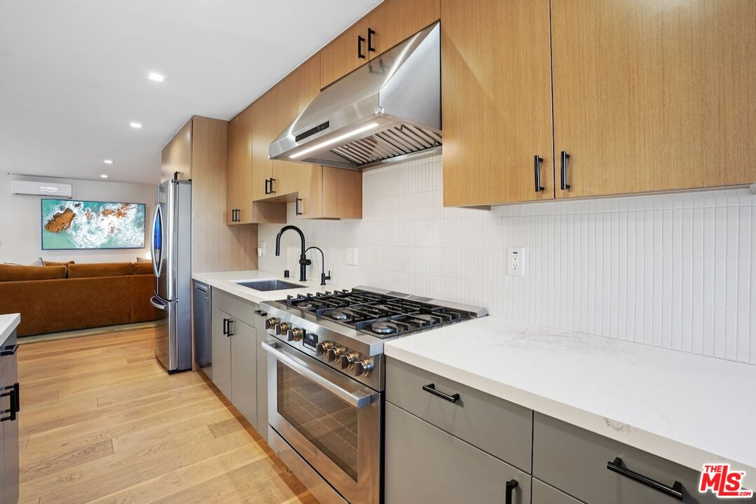 838 N Mansfield Ave Unit: 102