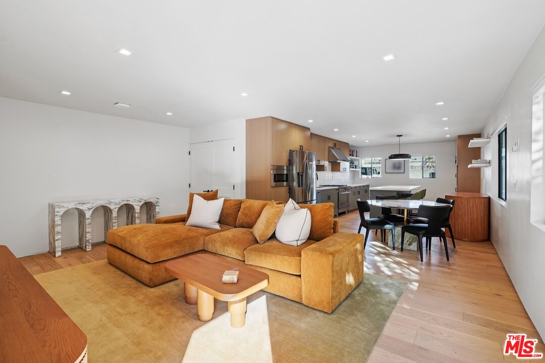 838 N Mansfield Ave Unit: 102