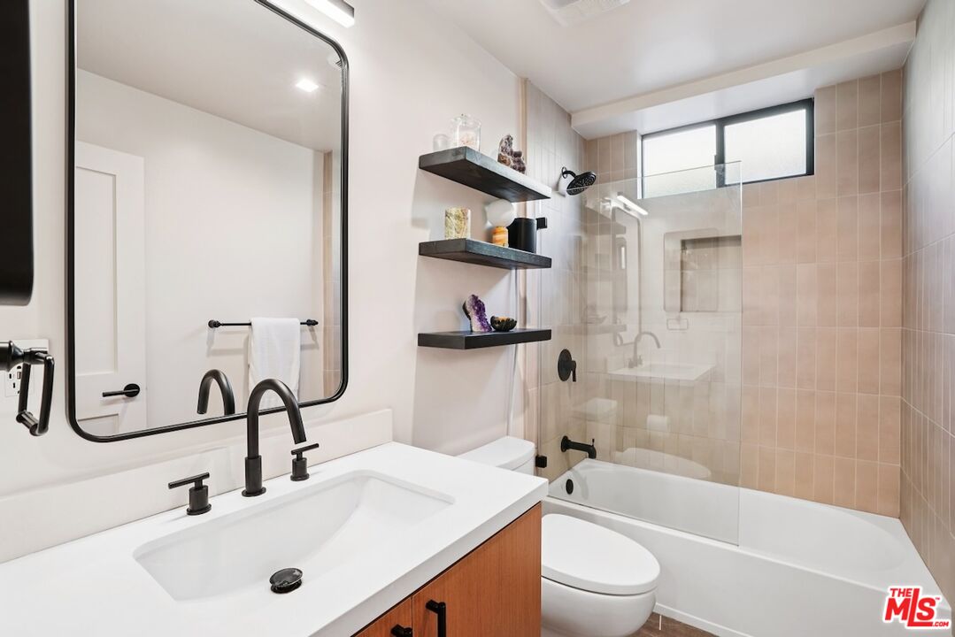 838 N Mansfield Ave Unit: 102