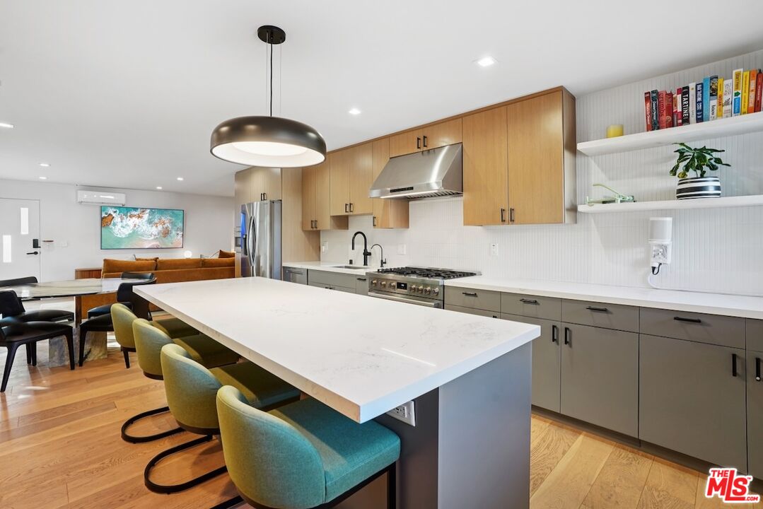 838 N Mansfield Ave Unit: 102