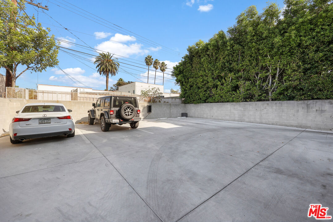 838 N Mansfield Ave Unit: 102