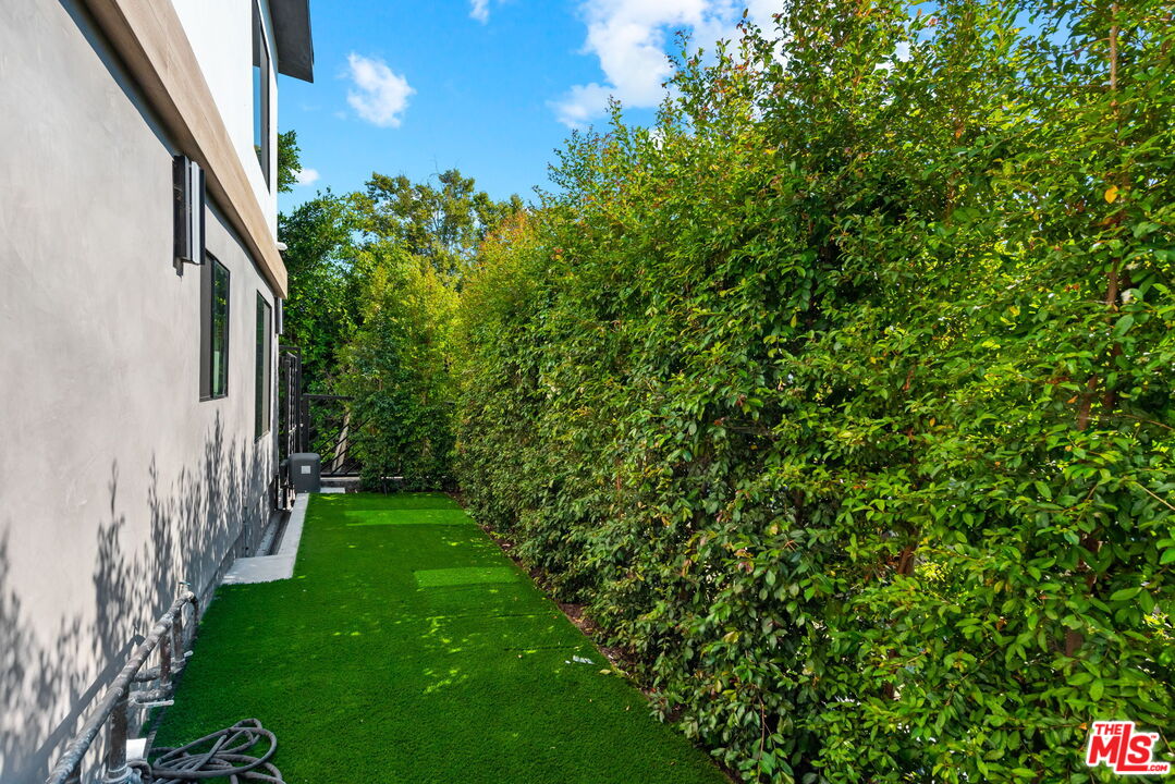 838 N Mansfield Ave Unit: 102