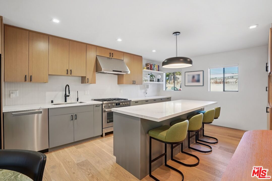 838 N Mansfield Ave Unit: 102