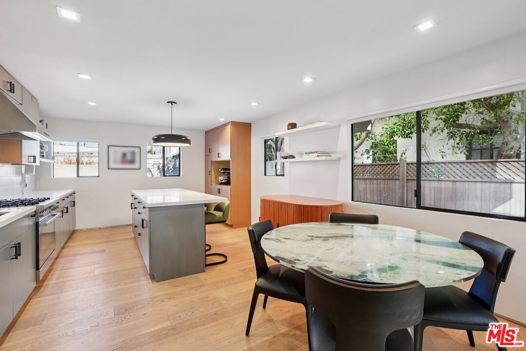 838 N Mansfield Ave Unit: 102