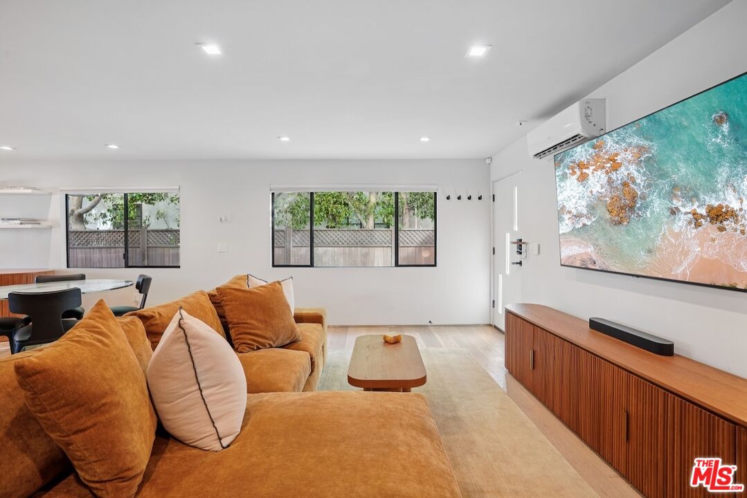 838 N Mansfield Ave Unit: 102