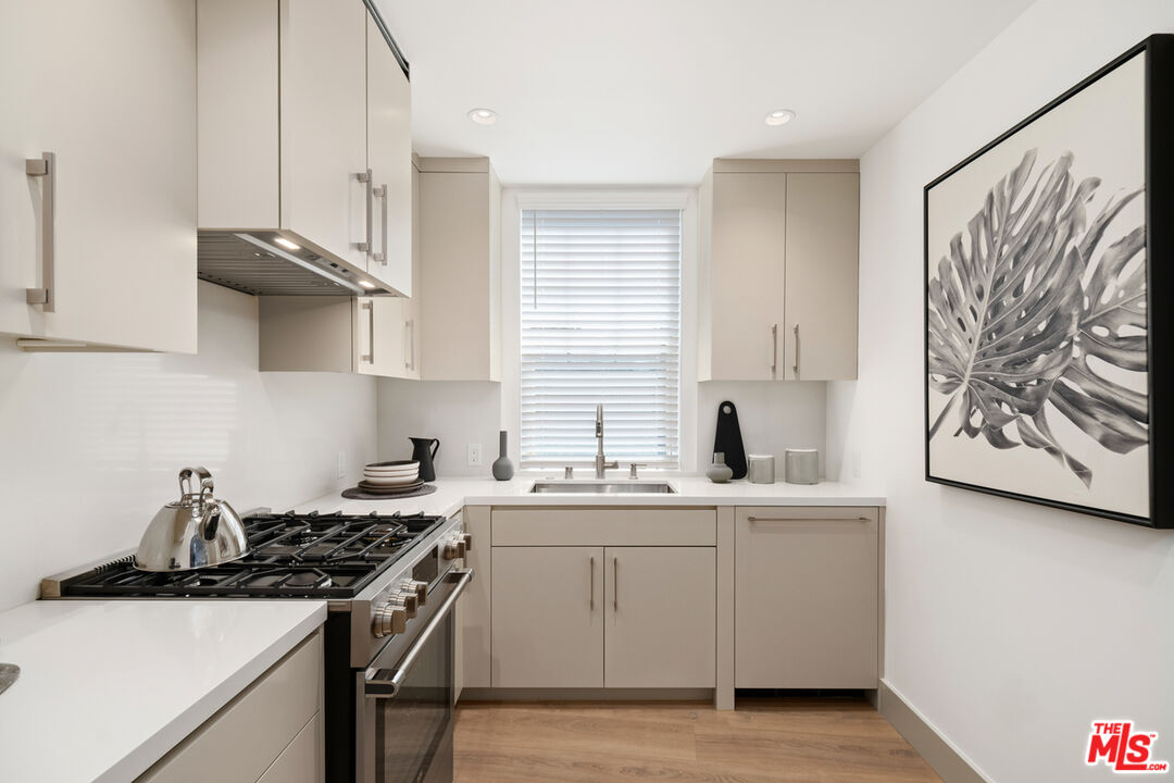 130 S Sepulveda Blvd Unit: 412