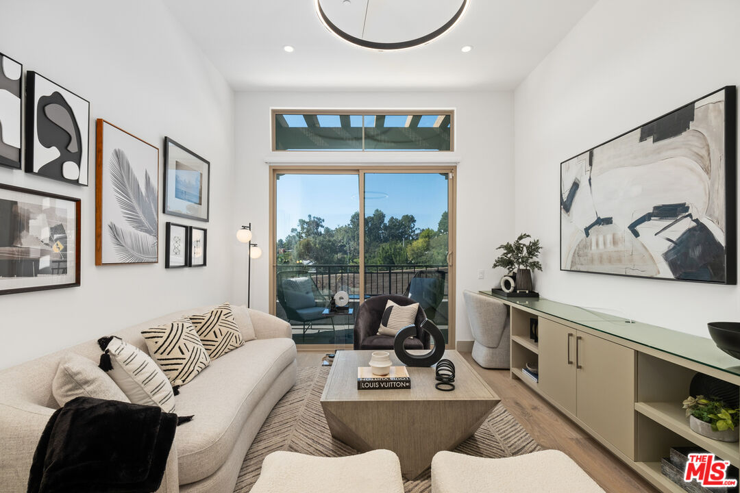 130 S Sepulveda Blvd Unit: 412