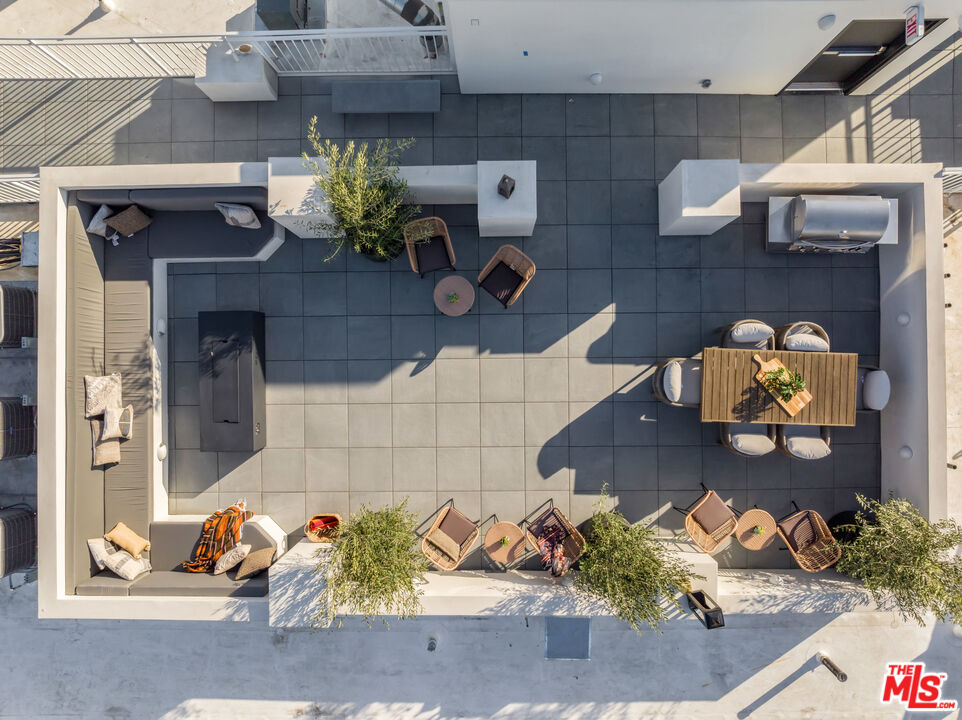 1110 S Spaulding Ave Unit: 102