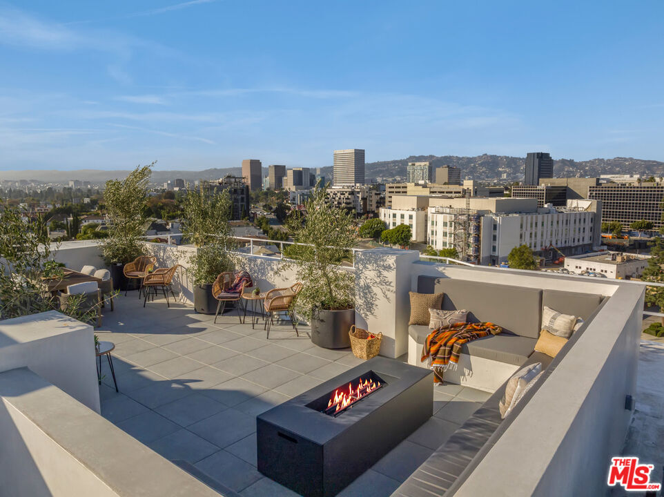 1110 S Spaulding Ave Unit: 102