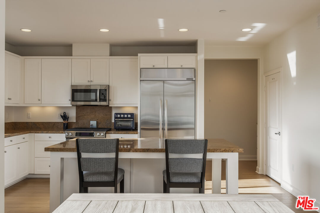 12887 Runway Rd Unit: 3