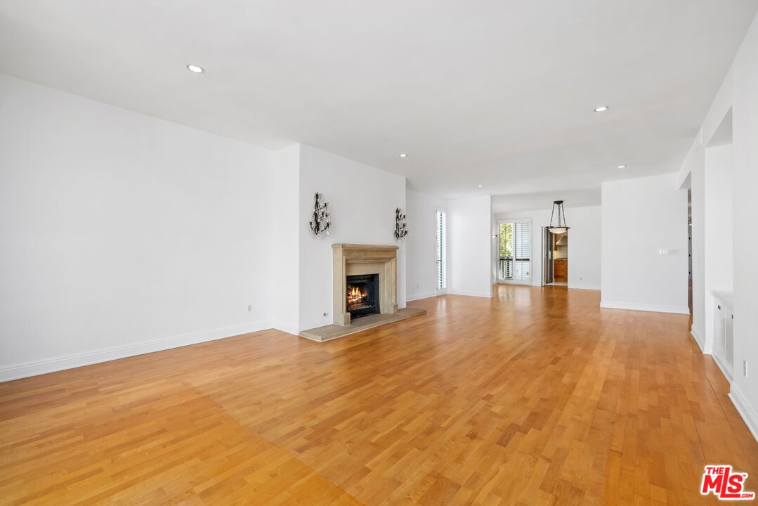 455 N Oakhurst Dr Unit: 3