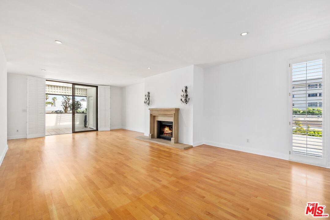 455 N Oakhurst Dr Unit: 3