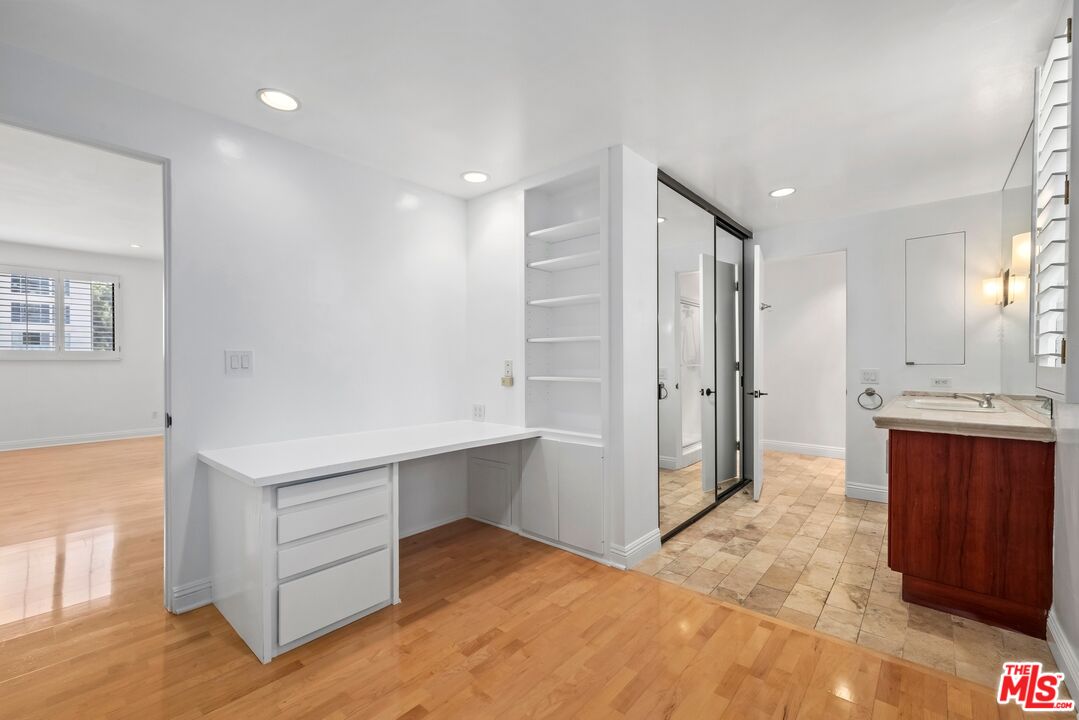 455 N Oakhurst Dr Unit: 3