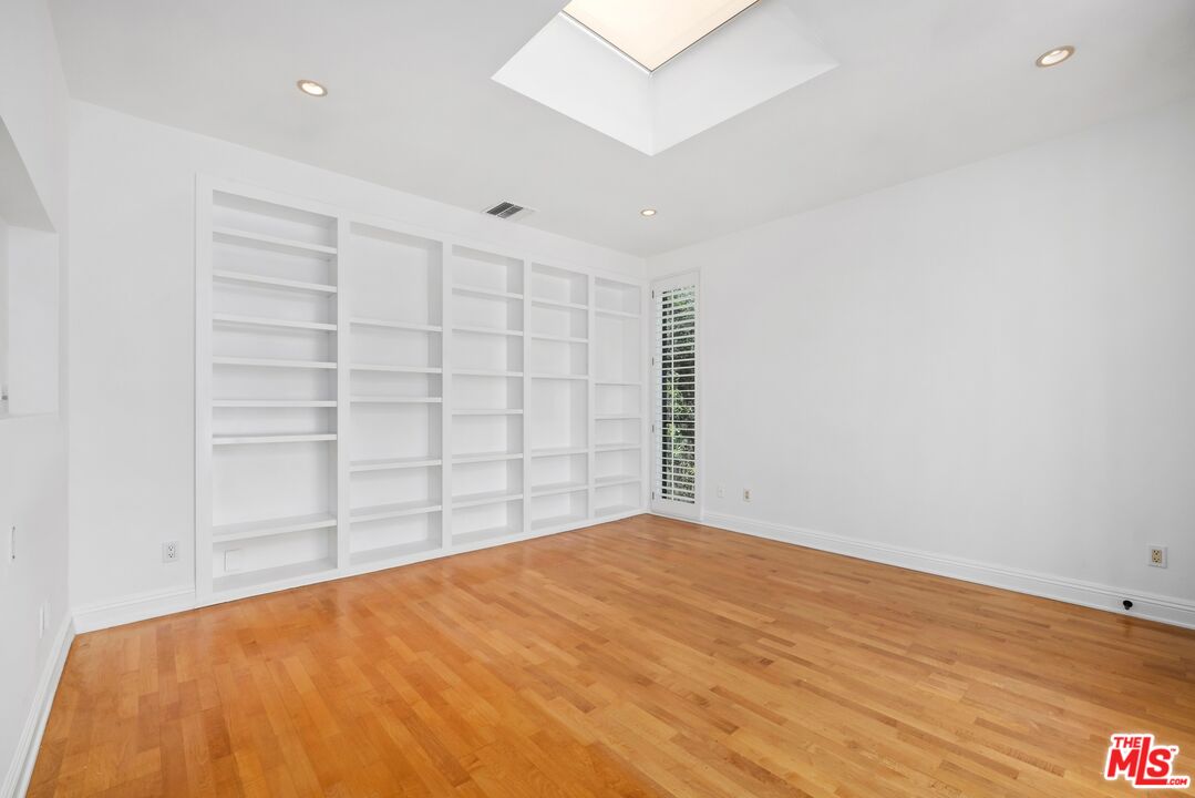 455 N Oakhurst Dr Unit: 3