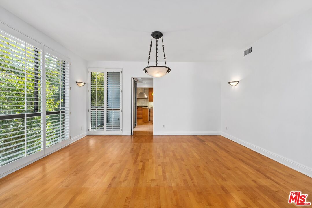 455 N Oakhurst Dr Unit: 3