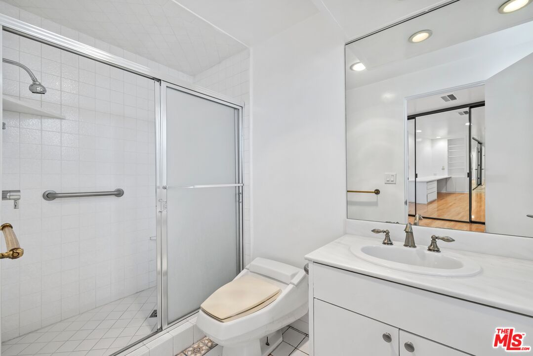 455 N Oakhurst Dr Unit: 3