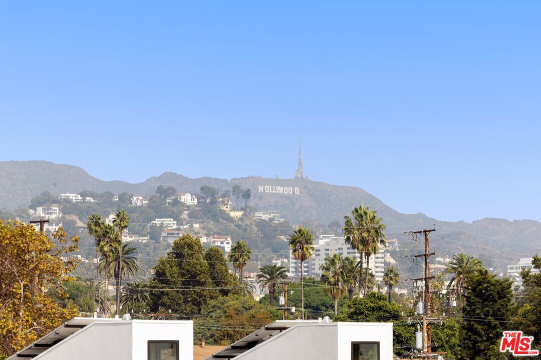 950 N Orange Grove Ave Unit: 2