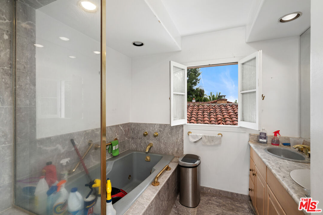 1340 Sierra Alta Way