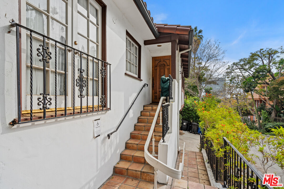 1340 Sierra Alta Way