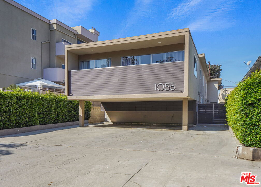 1055 S Bedford ST Unit: 2