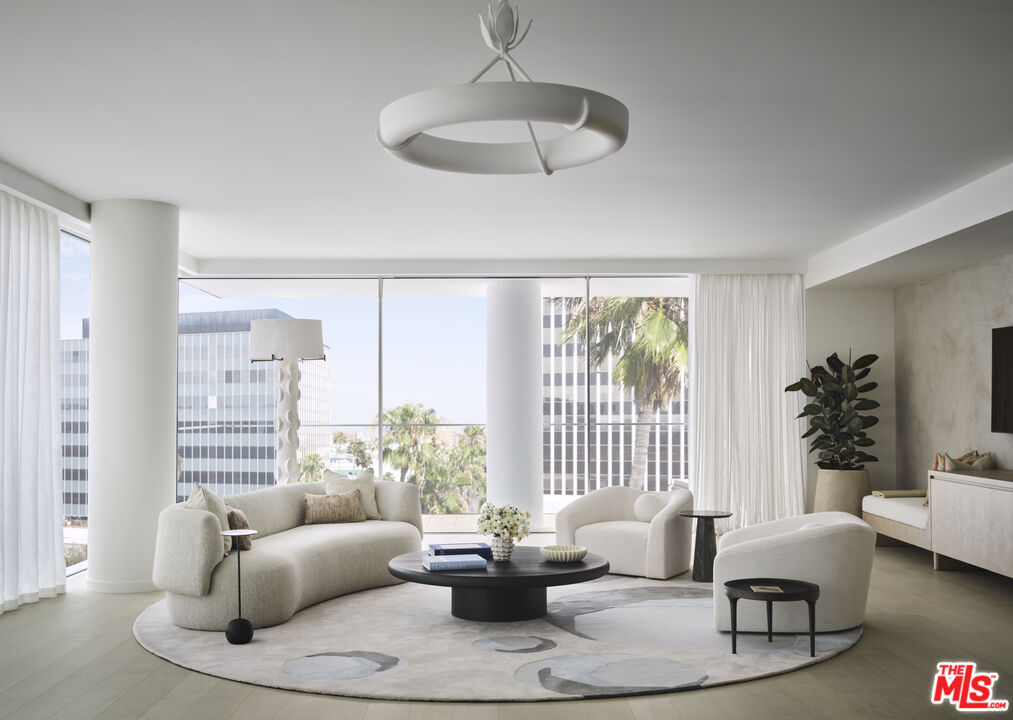 9200 Wilshire Blvd Unit: 202W