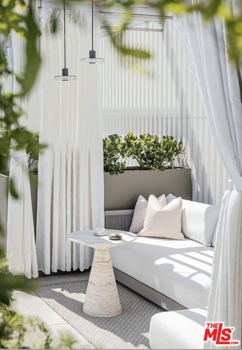 9200 Wilshire Blvd Unit: 202W