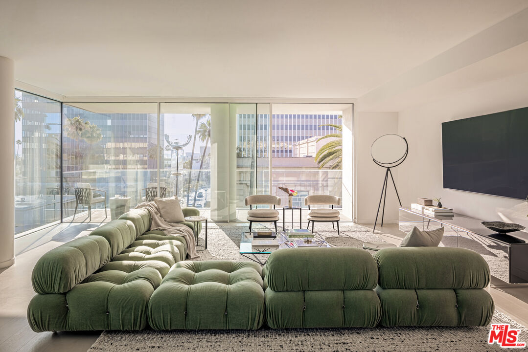 9200 Wilshire Blvd Unit: 202W