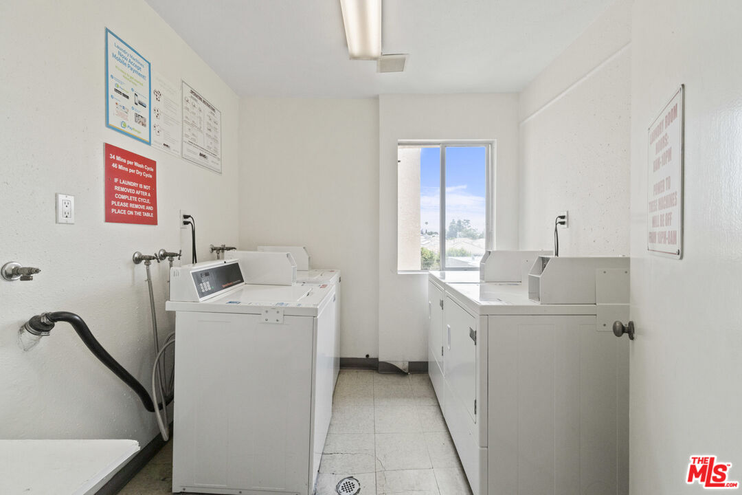 18307 Burbank Blvd Unit: 325