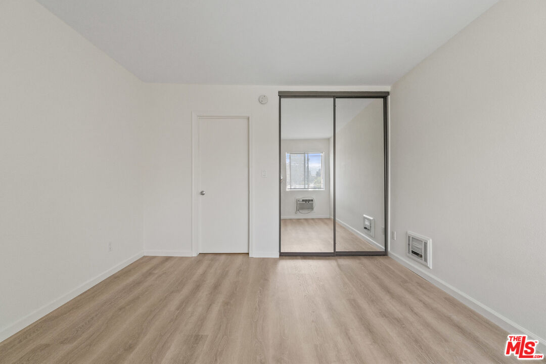 18307 Burbank Blvd Unit: 325