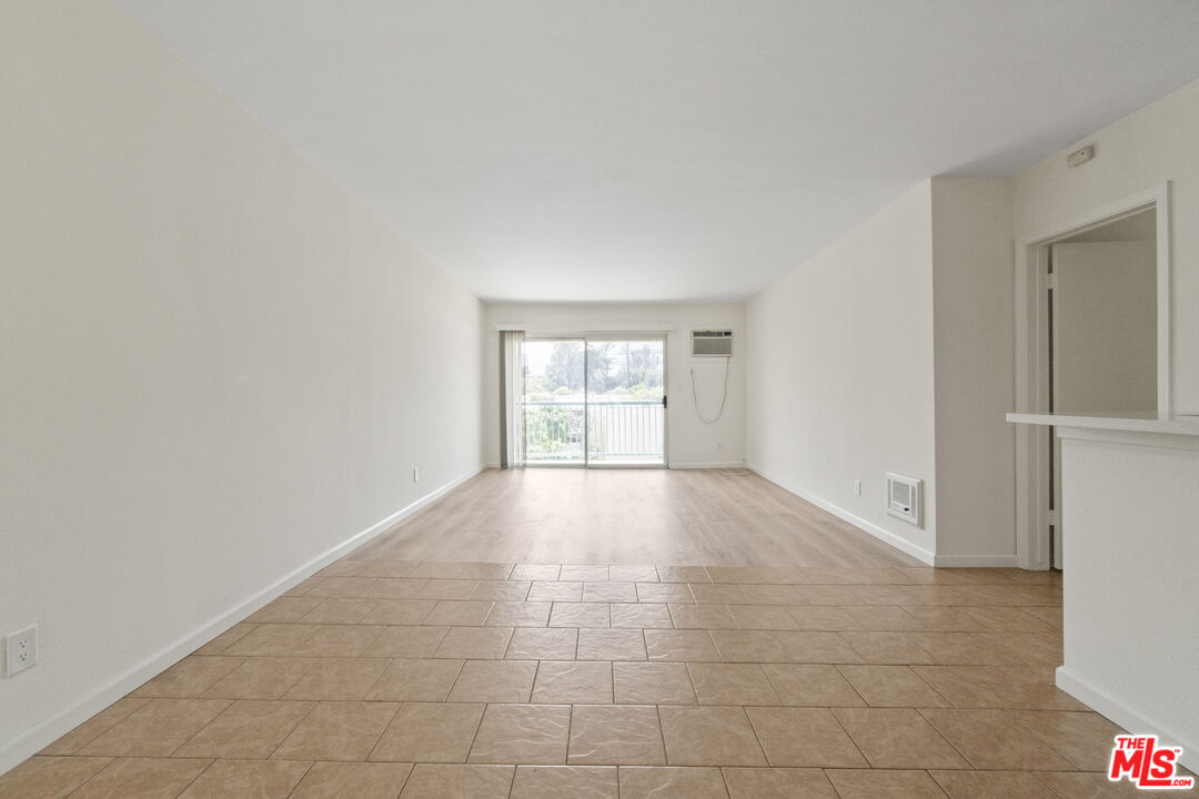 18307 Burbank Blvd Unit: 325