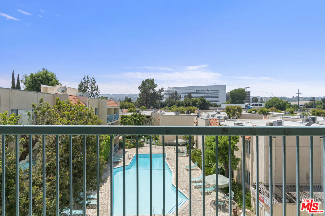 18307 Burbank Blvd Unit: 325