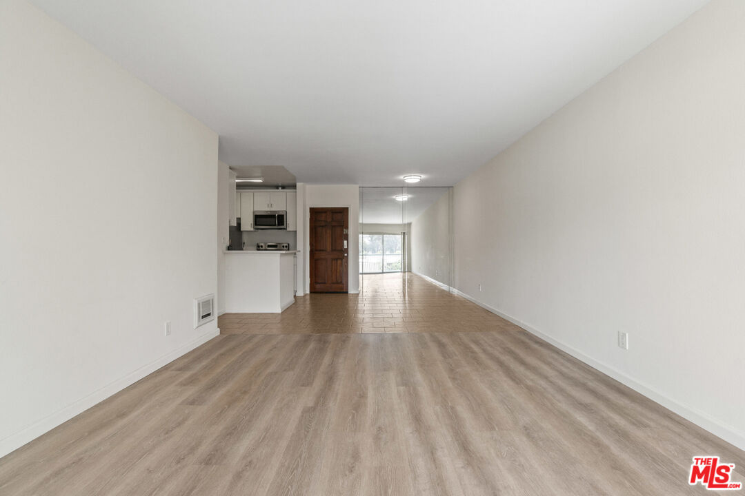 18307 Burbank Blvd Unit: 325