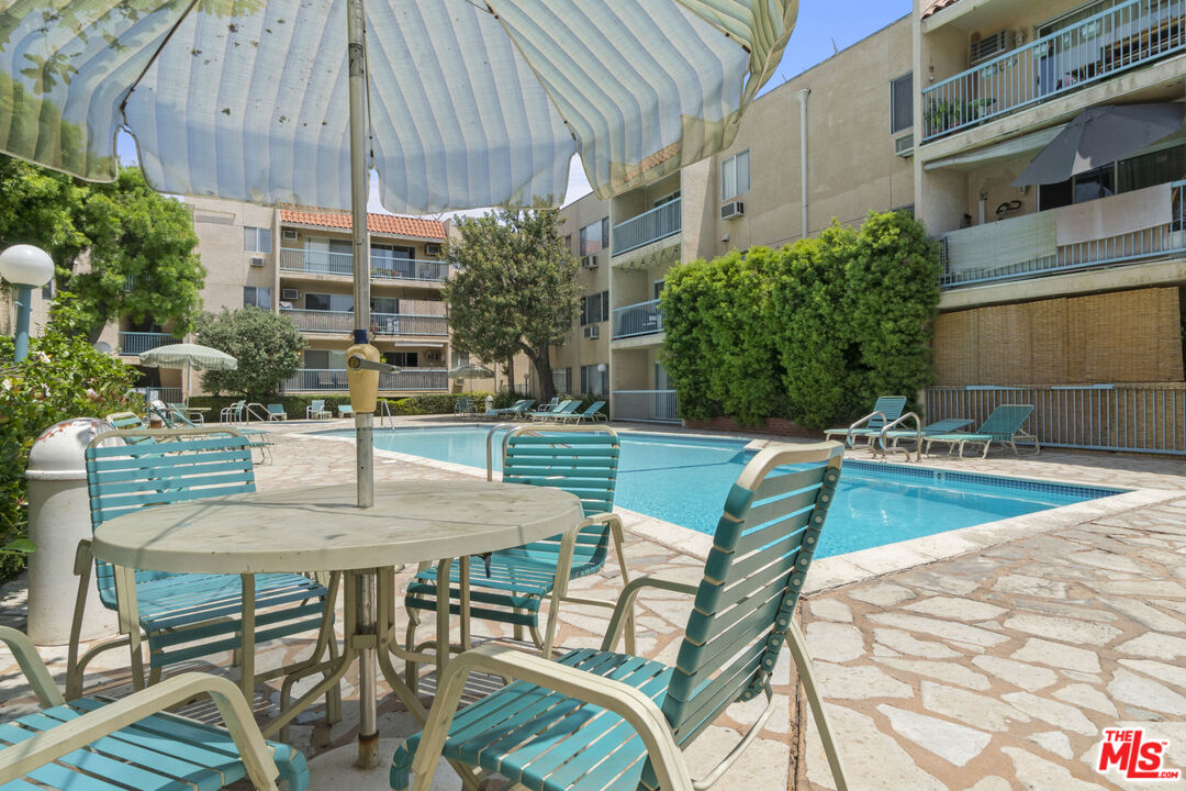 18307 Burbank Blvd Unit: 325