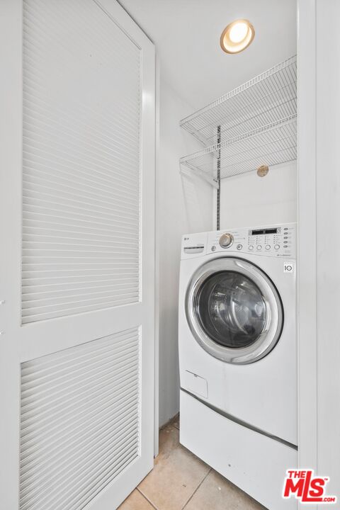 5143 Bakman Ave Unit: 406