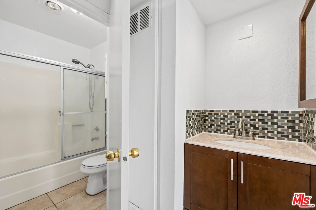 5143 Bakman Ave Unit: 406