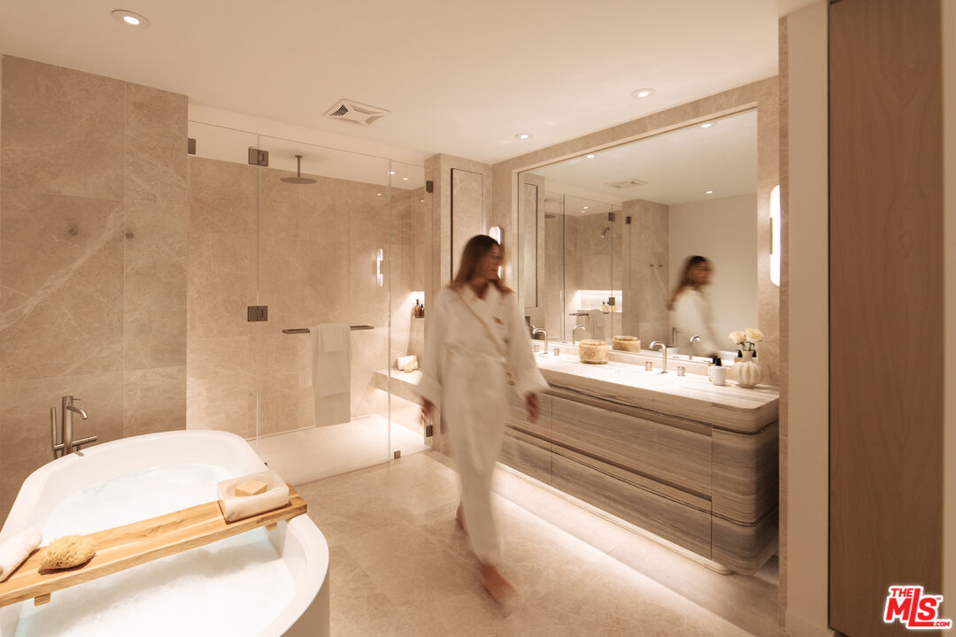 9200 Wilshire Blvd Unit: 305E