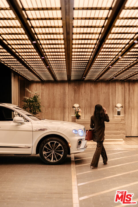 9200 Wilshire Blvd Unit: 305E