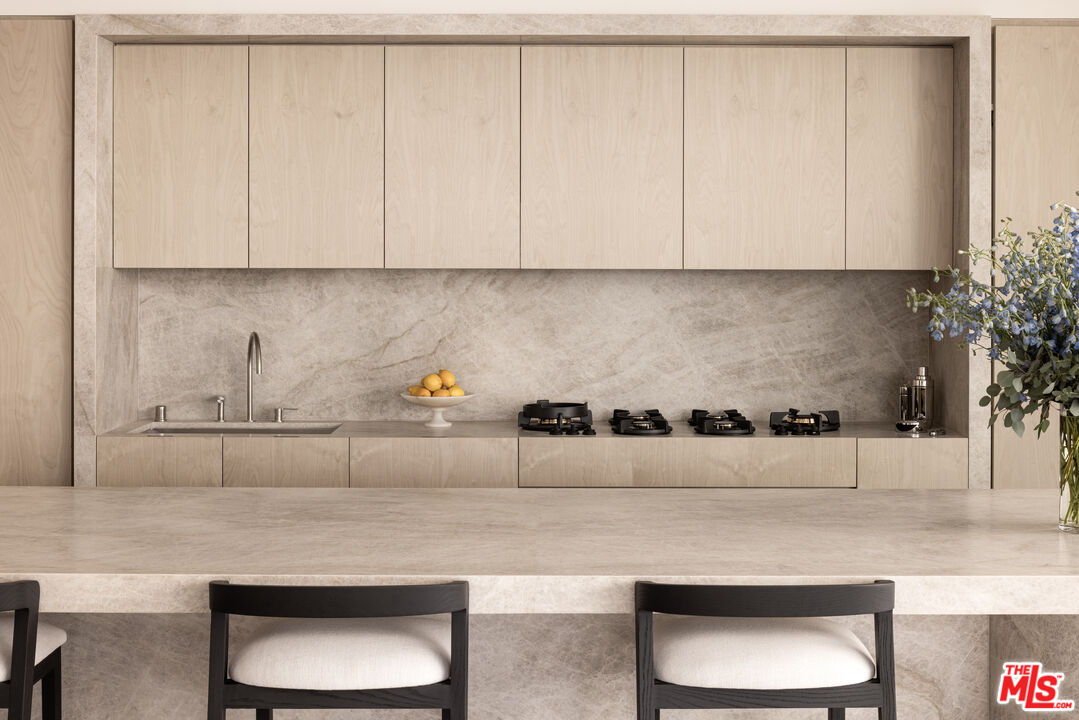 9200 Wilshire Blvd Unit: 306W