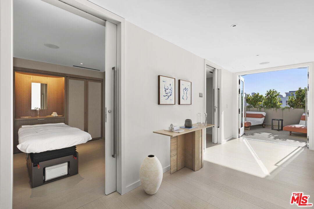 9200 Wilshire Blvd Unit: 306W