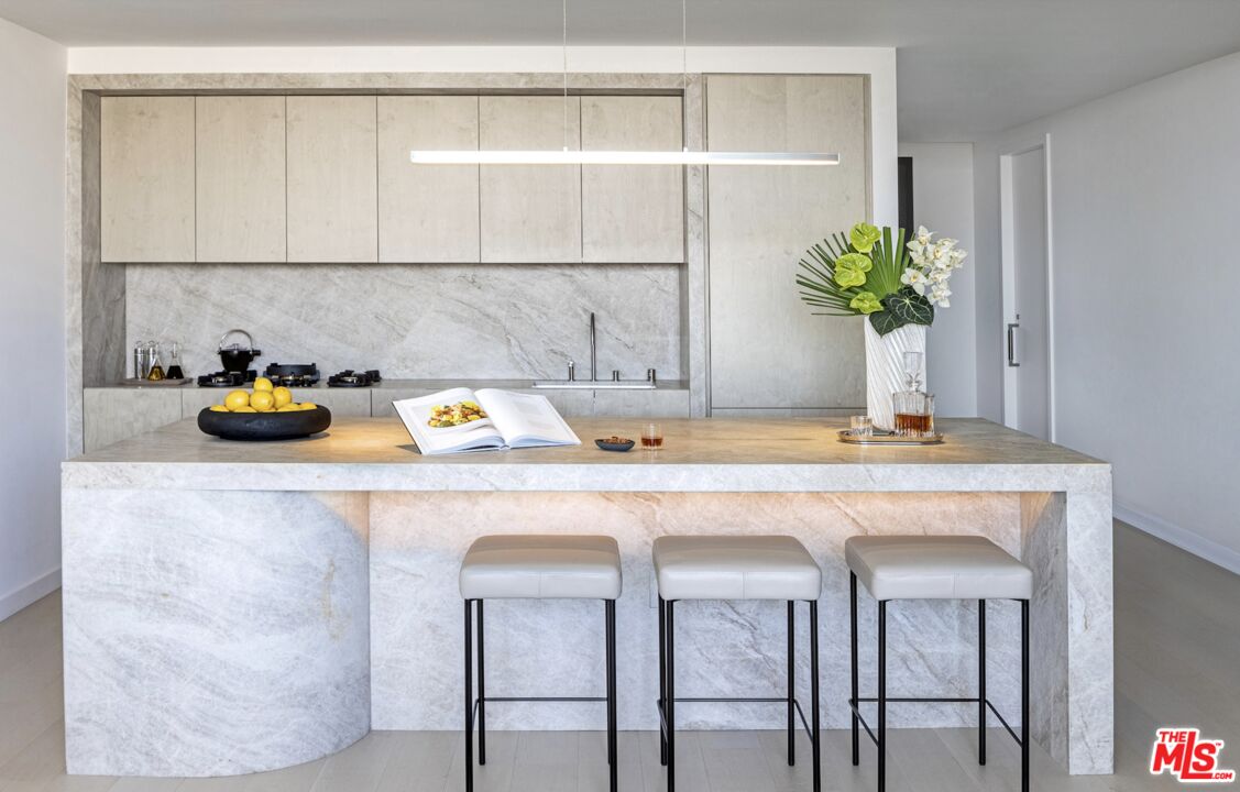 9200 Wilshire Blvd Unit: 404E