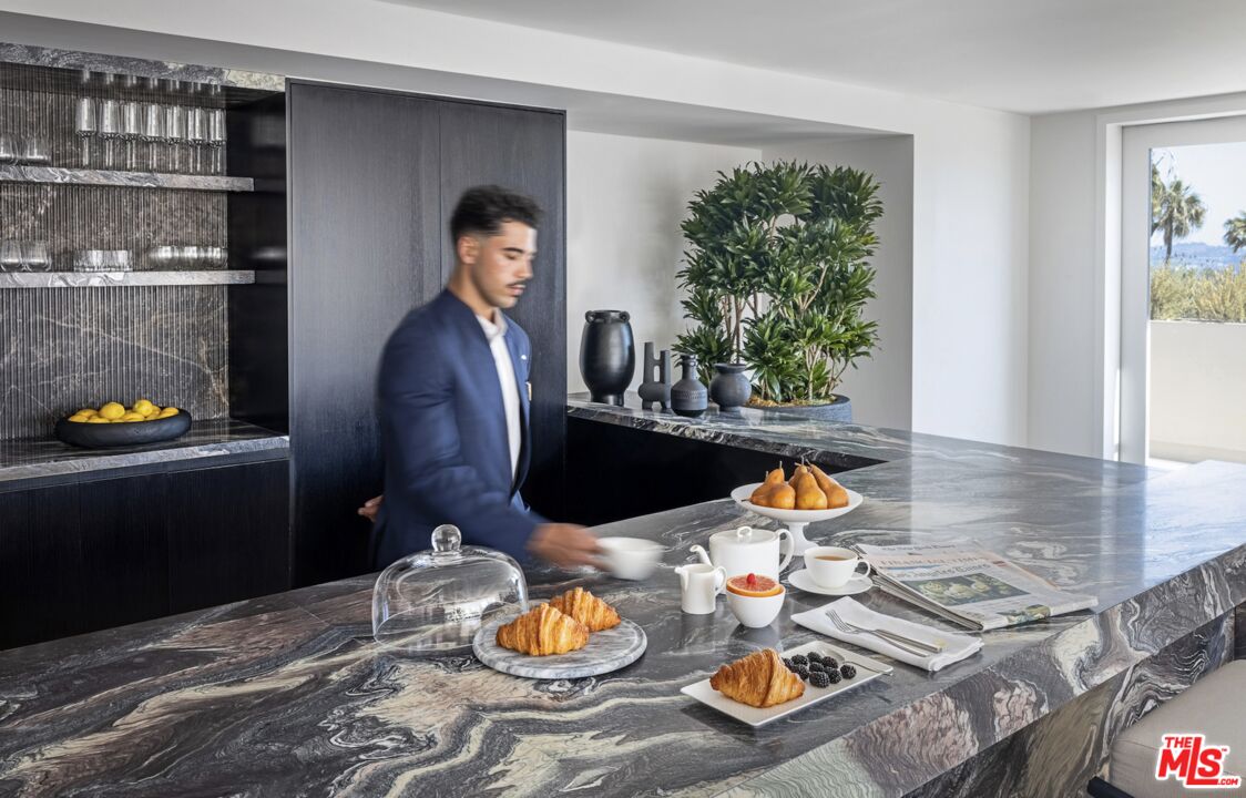 9200 Wilshire Blvd Unit: 404E