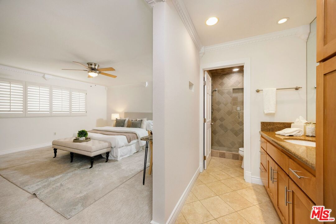 12801 Moorpark St Unit: 110