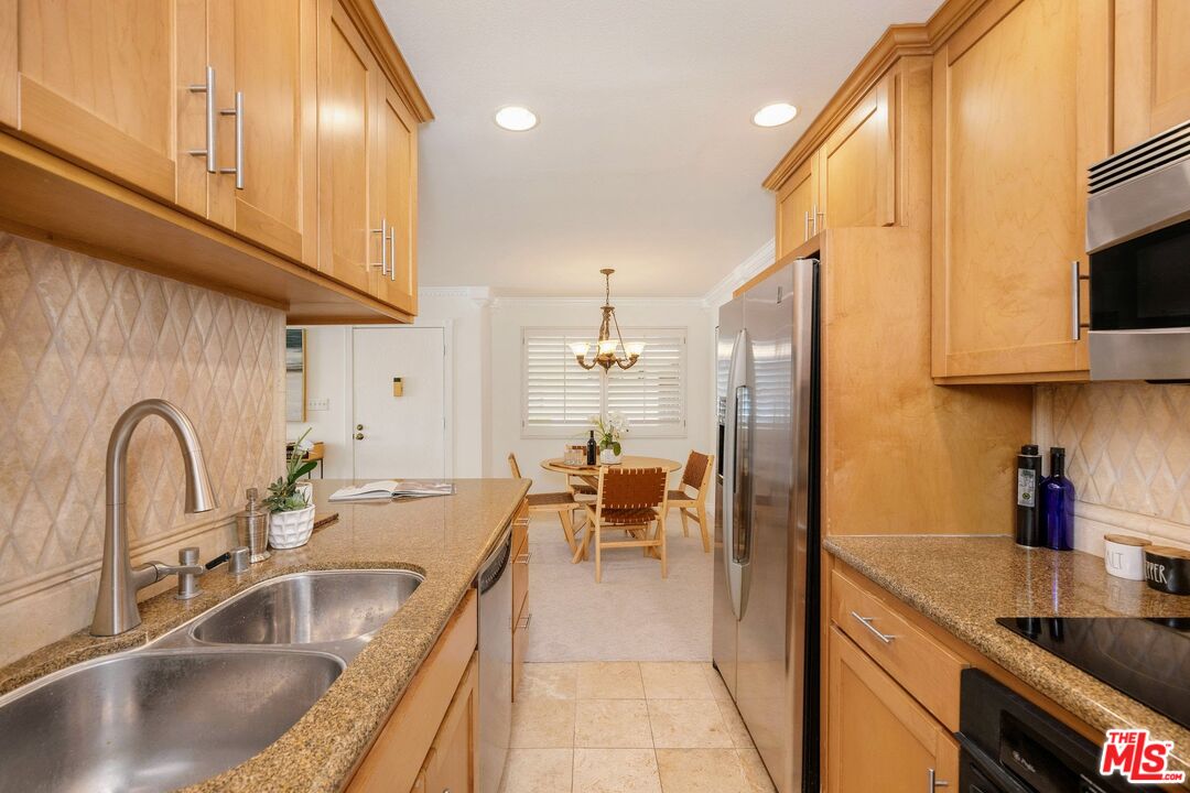 12801 Moorpark St Unit: 110