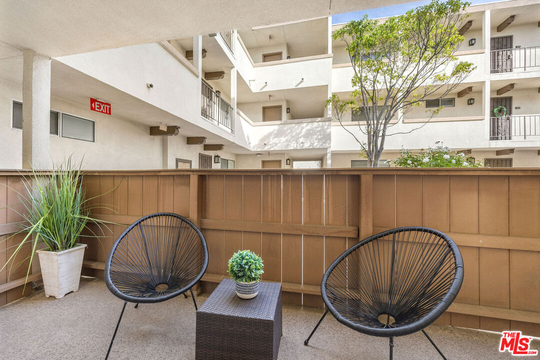 12801 Moorpark St Unit: 110